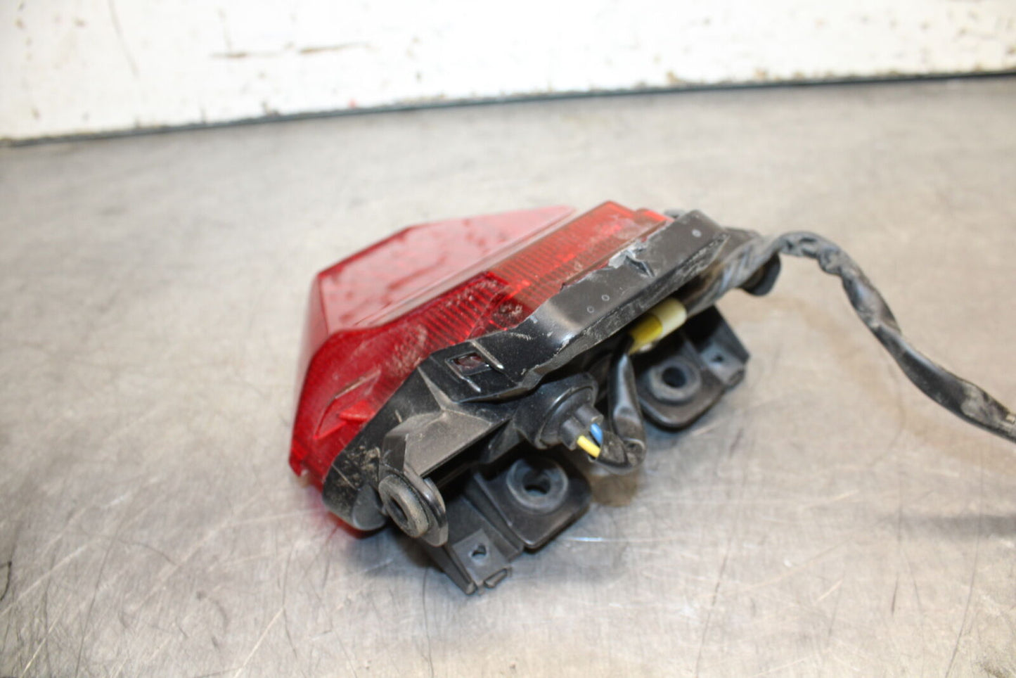 19-24 YAMAHA R3 REAR TAIL TAILLIGHT BACK BRAKE LIGHT BB736