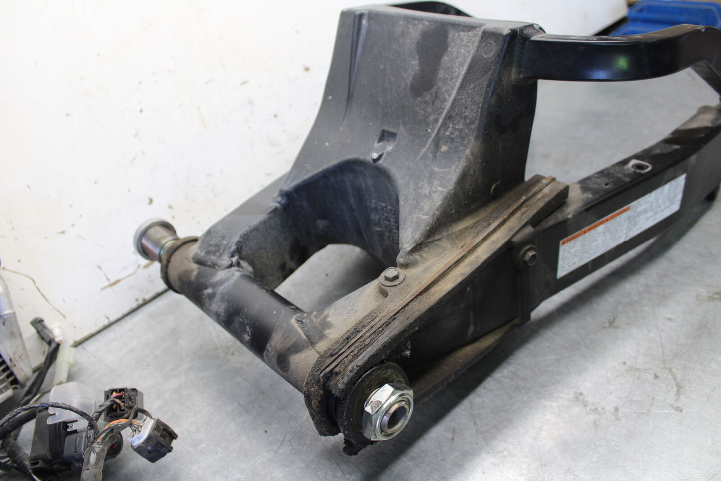 04 SUZUKI GSXR600 REAR SWINGARM BACK SUSPENSION SWING ARM 61000-29G00 BB676