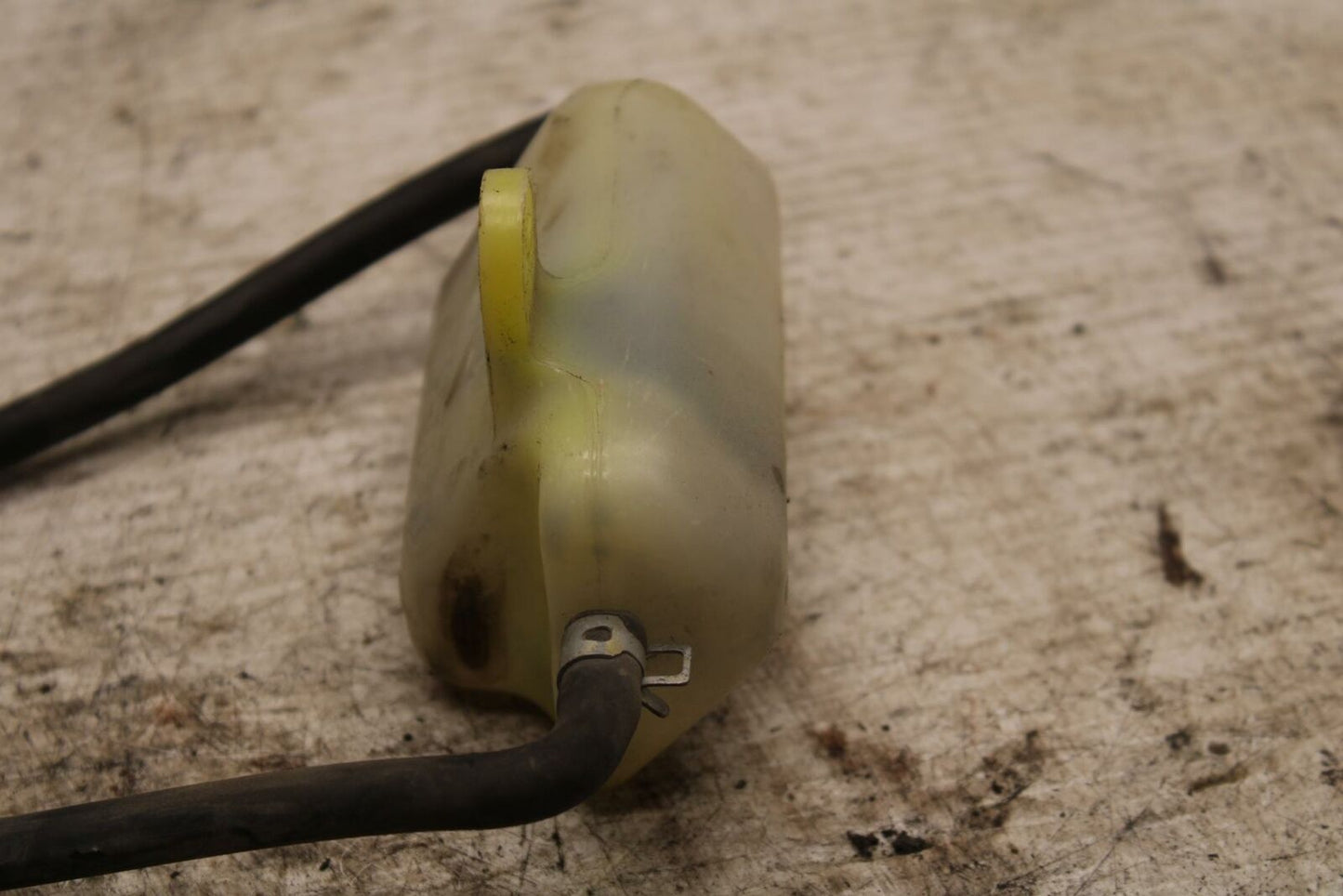 00-04 SUZUKI MARAUDER 800 VZ800 COOLANT WATER TANK RESERVOIR 17911-48E00 BB305