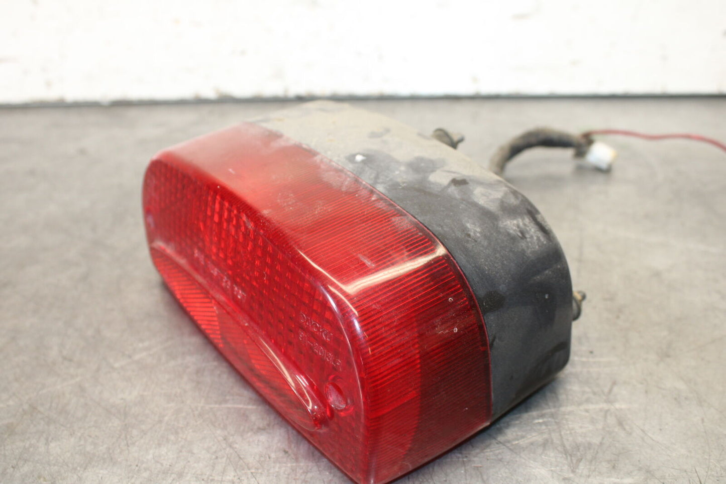01-06 TRIUMPH TIGER 955I REAR TAIL TAILLIGHT BACK BRAKE LIGHT BB693