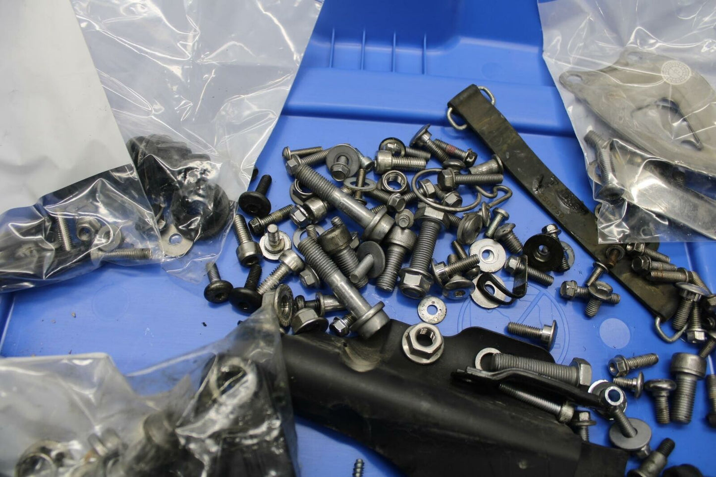 08-11 TRIUMPH SPEED TRIPLE HARDWARE SCREWS BB366