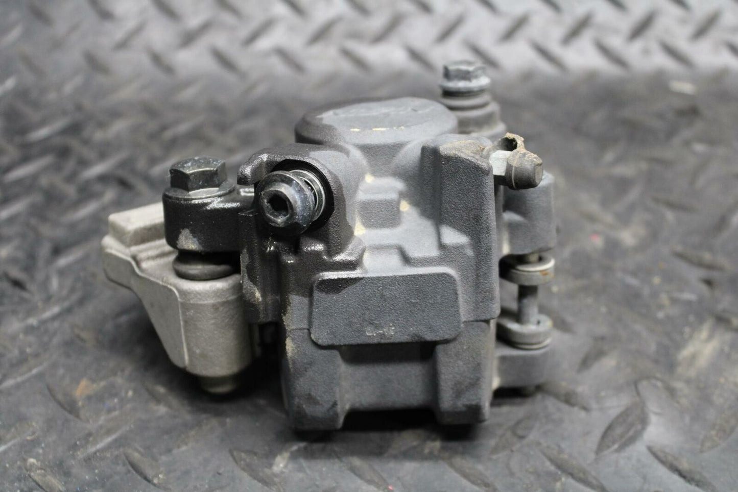 09-14 YAMAHA YZF R1 REAR BACK BRAKE CALIPER W MOUNT BRACKET BB196