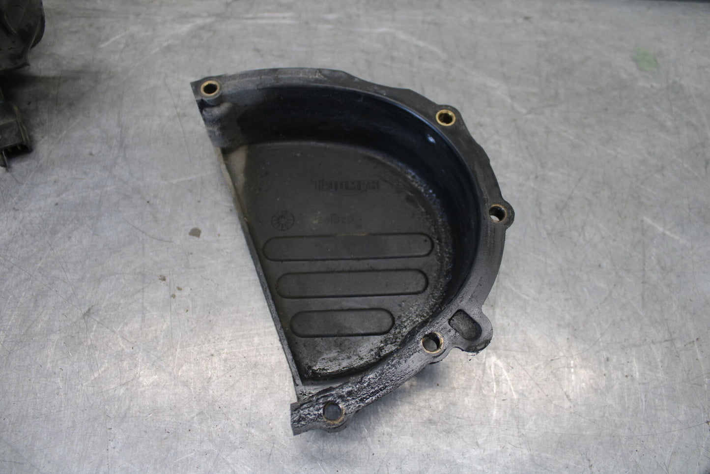 01-06 TRIUMPH TIGER 955I ENGINE SPROCKET COVER BB693