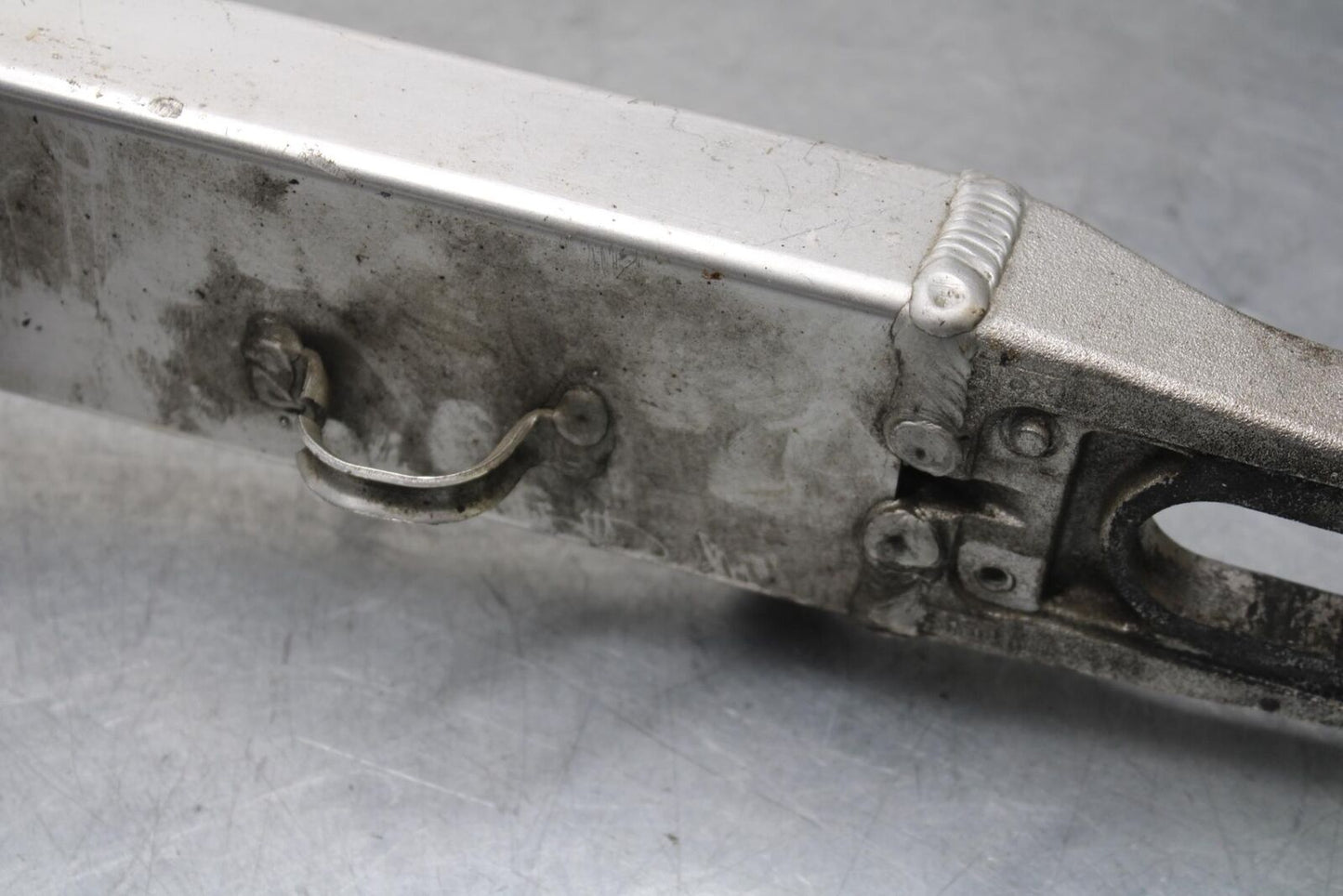 01-03 SUZUKI GSXR600 REAR SWINGARM BACK SUSPENSION SWING ARM BB639