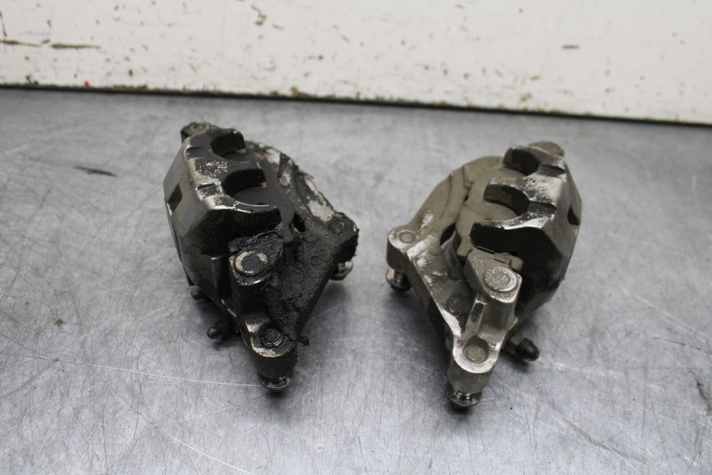 99-00 YAMAHA V STAR 1100 RIGHT LEFT FRONT BRAKE CALIPER SET PAIR CALIPERS BB711