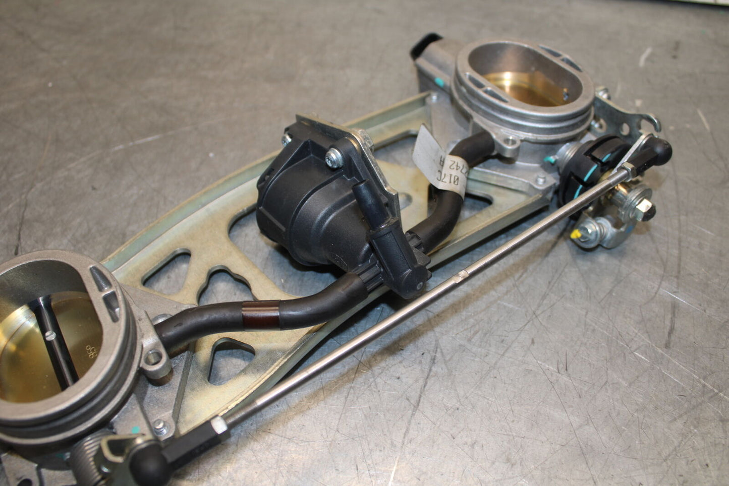 09-11 DUCATI 1198 THROTTLE BODIES BB705