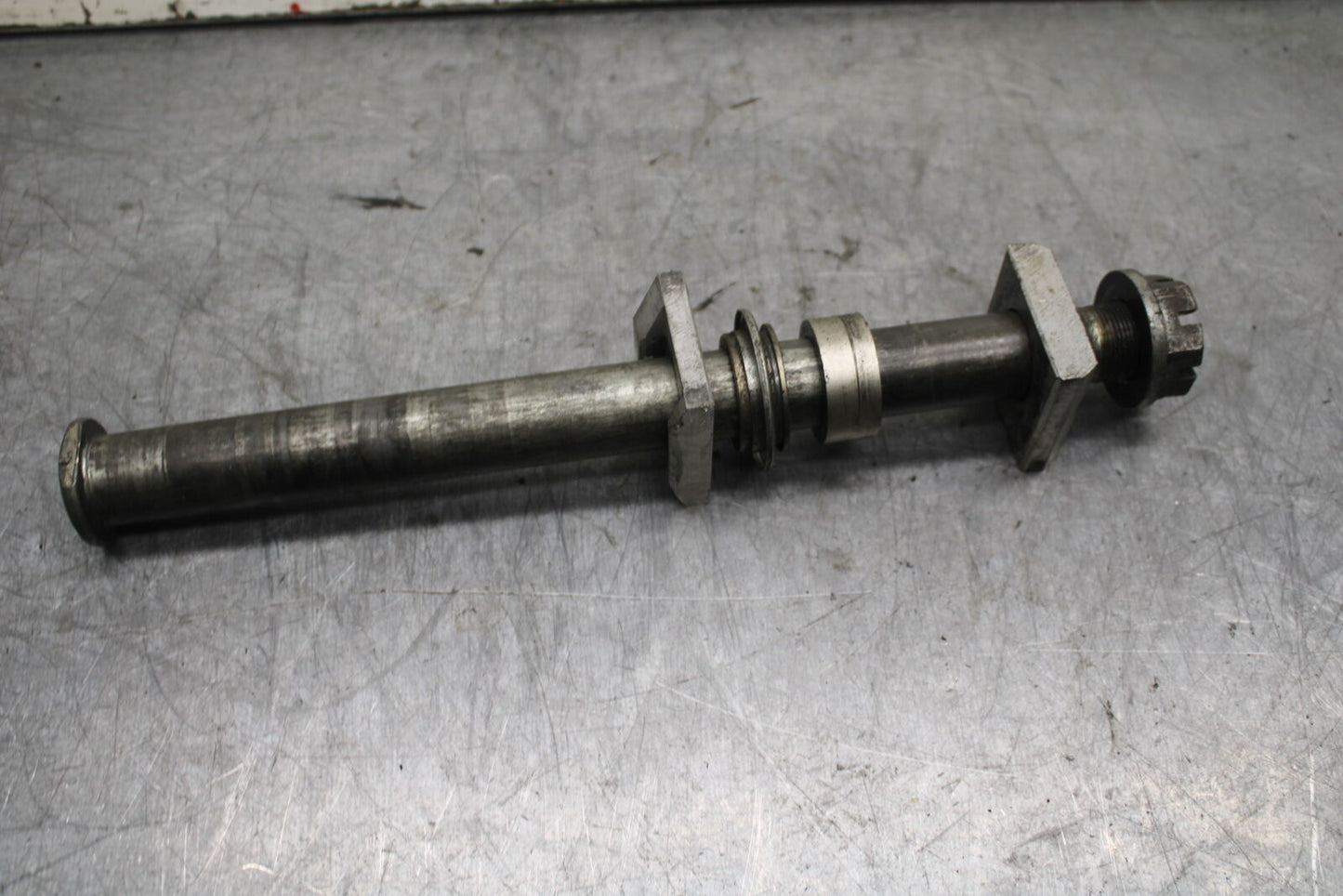 01-03 SUZUKI GSXR600 REAR AXLE BACK WHEEL RIM PIVOT BOLT AXEL BB336