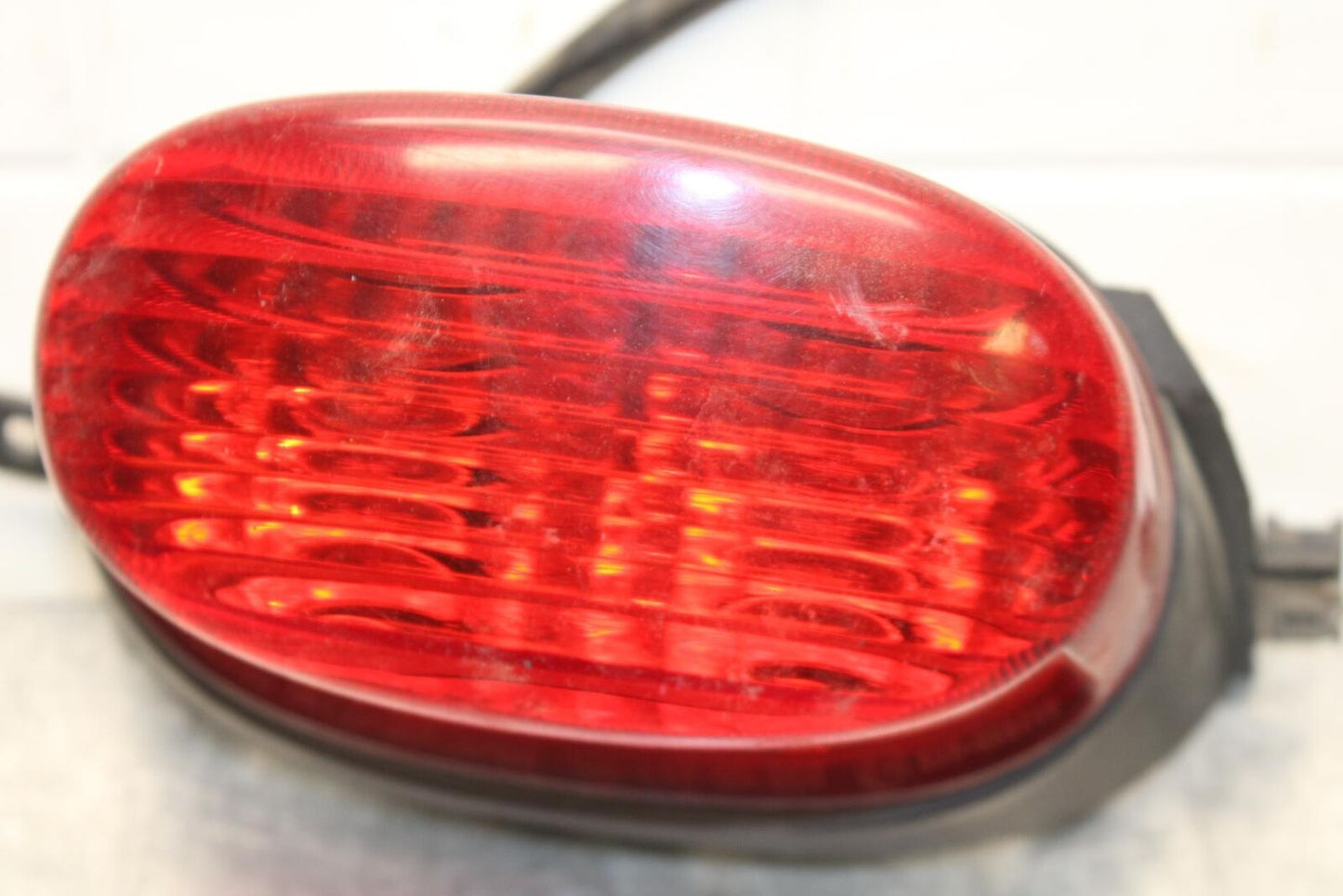1999 Suzuki GSXR600 REAR TAIL TAILLIGHT BACK BRAKE LIGHT 35710-33E30 BB580