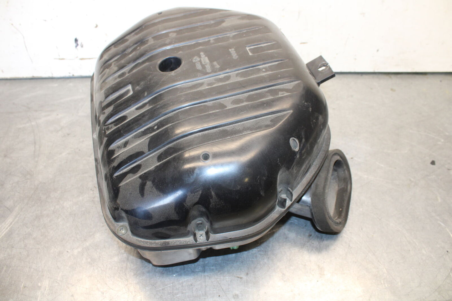04-05 SUZUKI GSXR600 AIRBOX AIR INTAKE FILTER BOX 13700-29G00 13741-29G00 BB658