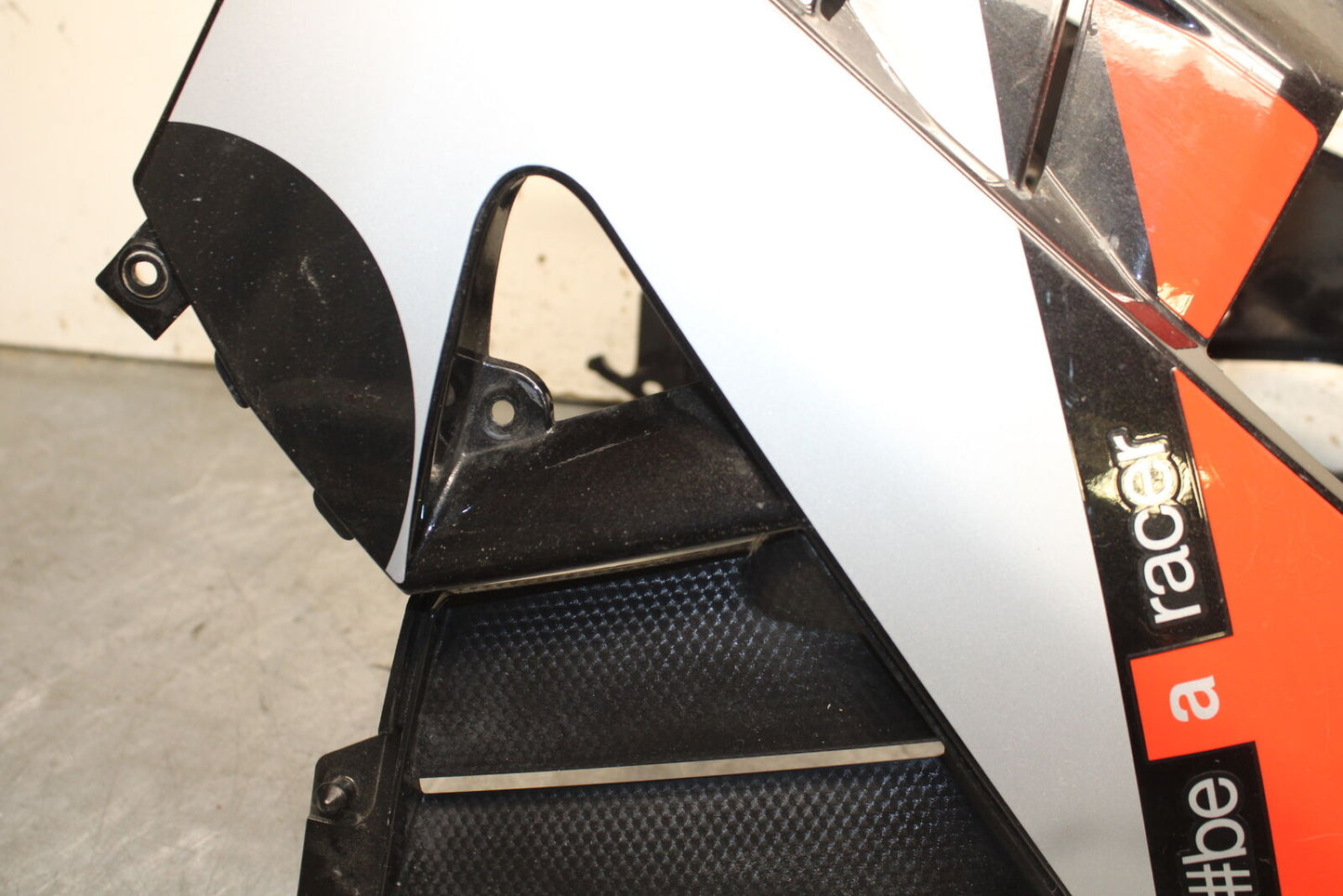 15-19 APRILIA RSV4 RF LOWER BOTTOM BELLY FAIRING COWL BB611