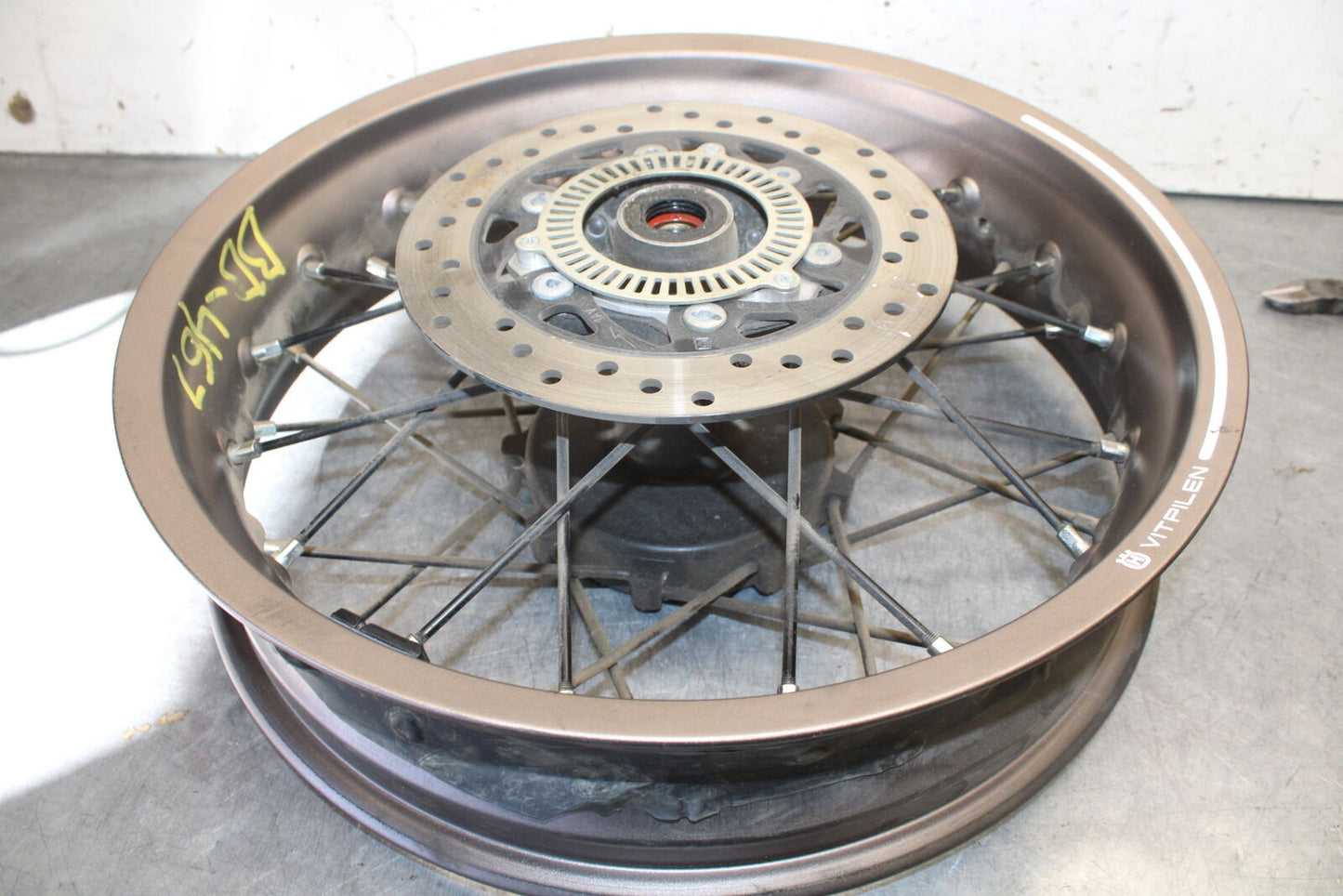 21 HUSQVARNA VITPILEN 401 REAR WHEEL BACK RIM BB467