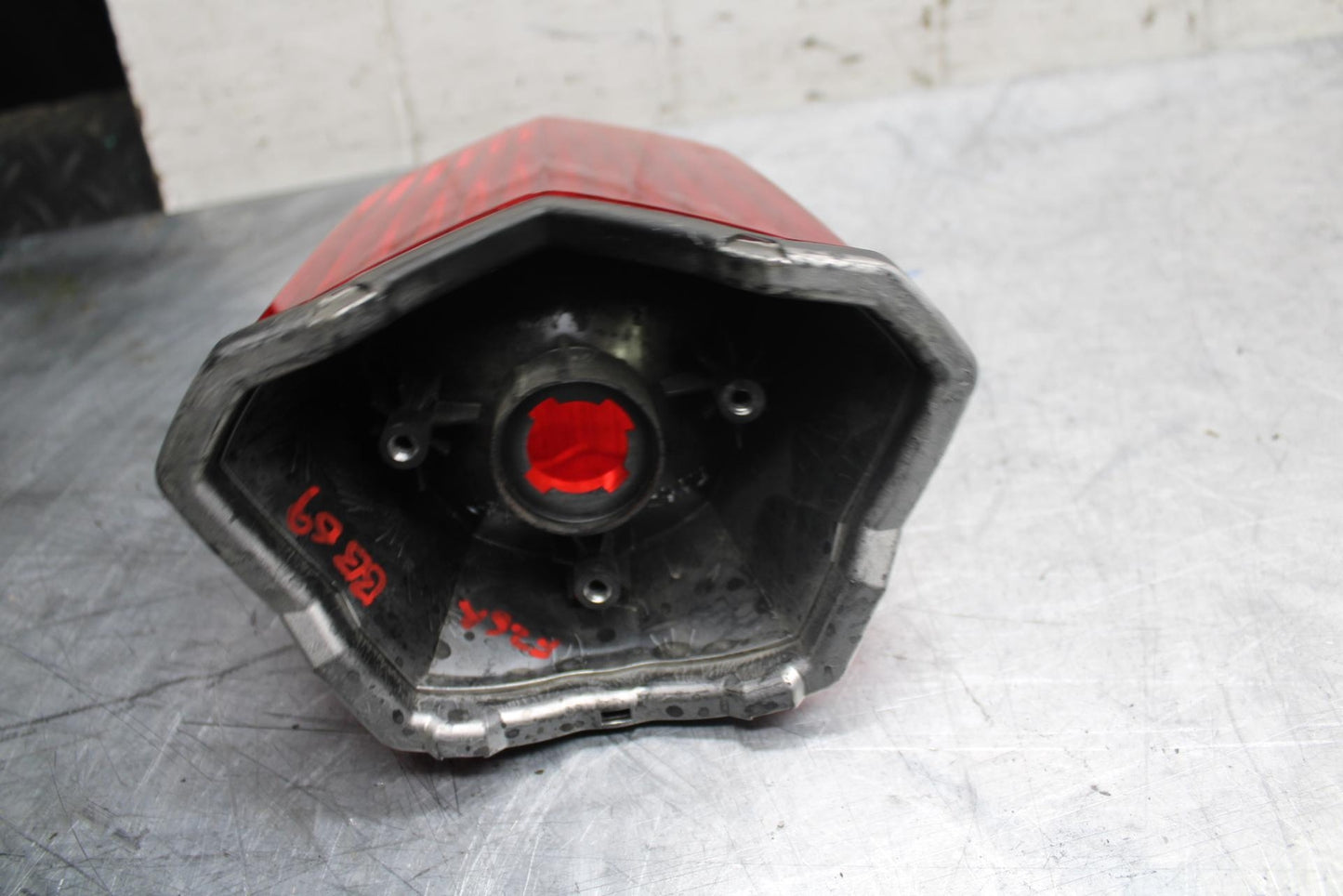 2010 Yamaha FZ6R REAR TAIL TAILLIGHT BACK BRAKE LIGHT BB07