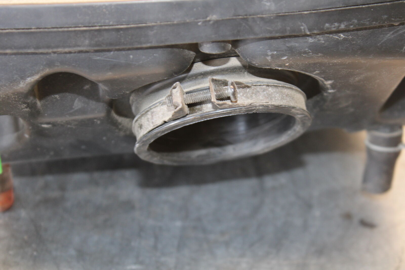 03-07 SUZUKI SV1000S AIRBOX AIR INTAKE FILTER BOX BB657