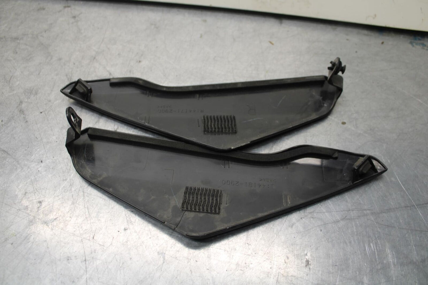 04-05 SUZUKI GSXR750 RIGHT LEFT FRONT SIDE SEAT PANELS TRIMS COWLS  BB81