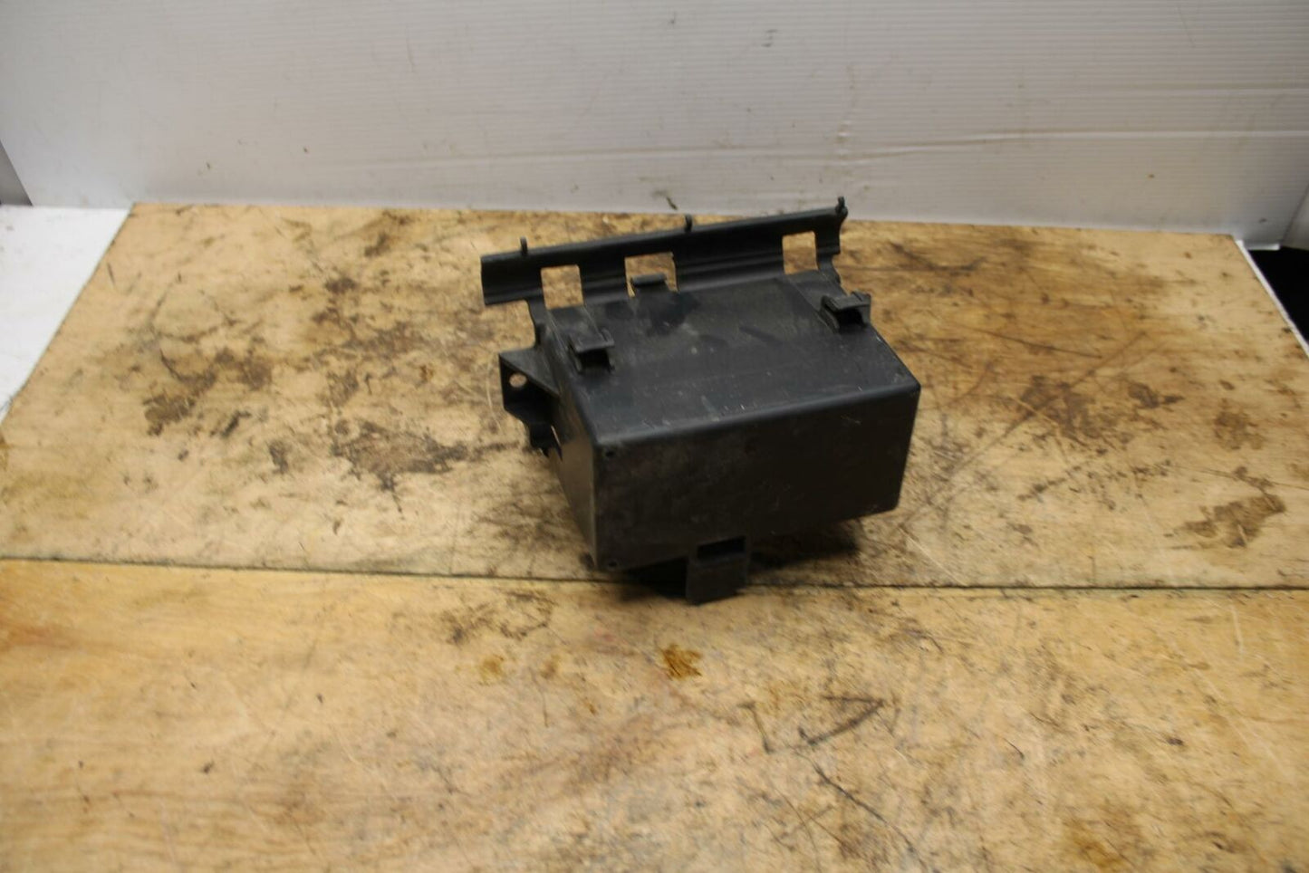 99-03 YAMAHA ROAD STAR XV1600A BATTERY TRAY BOX HOLDER BB344