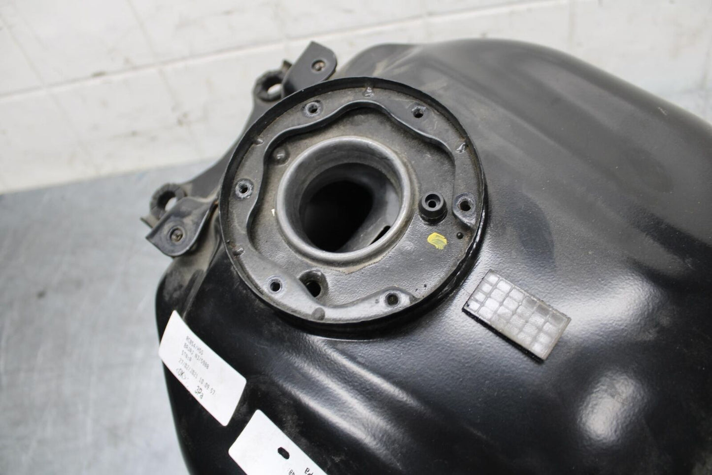 21 HUSQVARNA VITPILEN 401 GAS TANK FUEL CELL PETROL RESERVOIR BB467