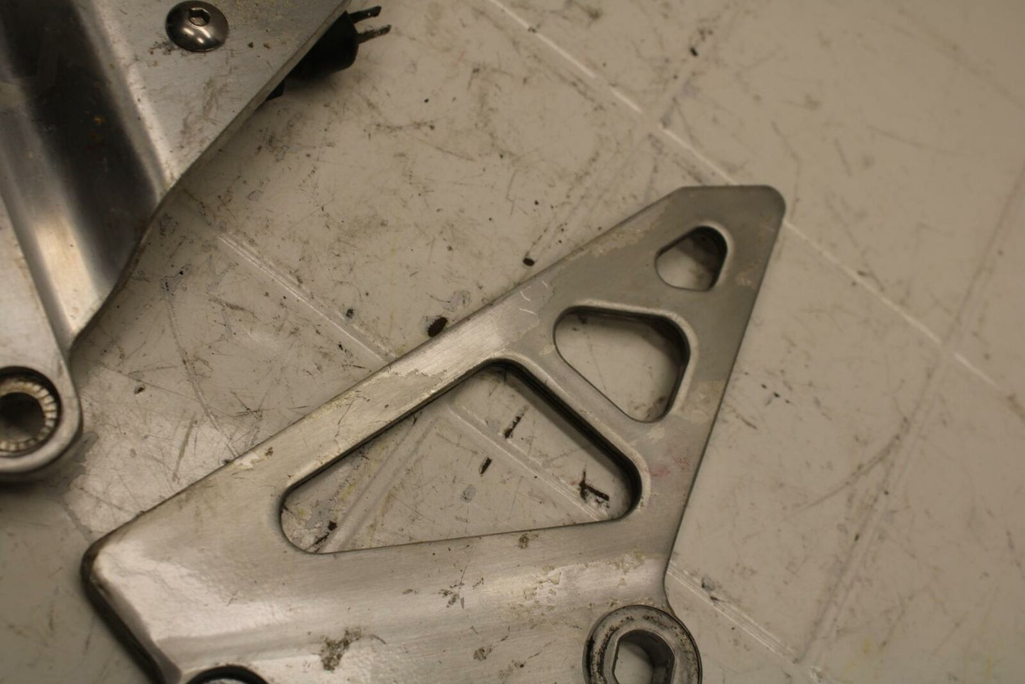 88 SUZUKI GSXR750 LEFT RIGHT REARSET REAR SET DRIVER PEG BRACKETS MOUNTS BB18