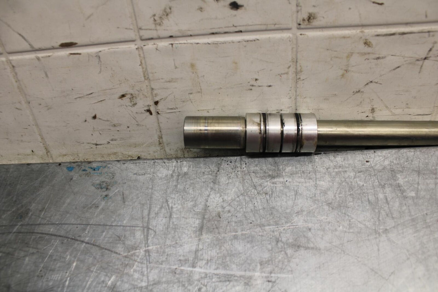 17-21 TRIUMPH STREET TRIPPLE R ABS FRONT WHEEL RIM AXLE PIVOT BOLT bb452