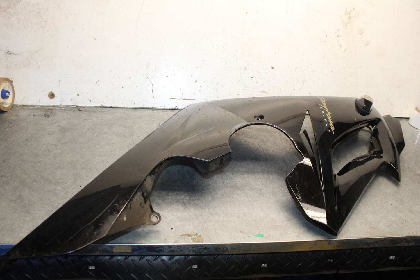 07-08 TRIUMPH DAYTONA 675 LEFT LOWER MID UPPER SIDE FAIRING COWL BB685