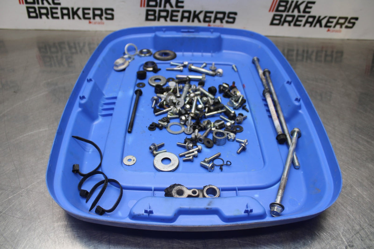 16 YAMAHA XSR900 ENGINE MOUNTING BOLTS HARDWARE MOTOR SCREWS BB786