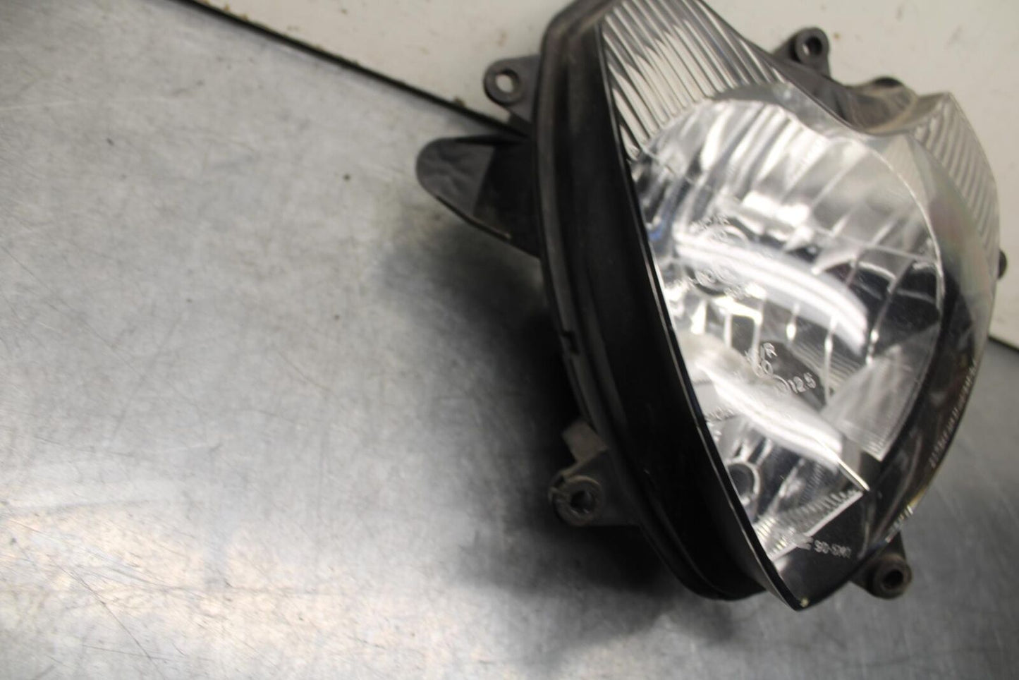 04-09 SUZUKI GS 500 FH GS500F FRONT HEADLIGHT HEAD LIGHT LAMP BB97