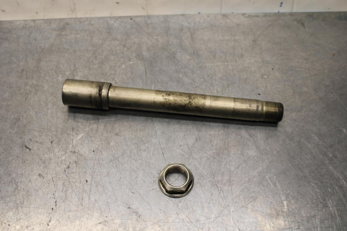 2012 Suzuki GSXR1000 FRONT WHEEL RIM AXLE PIVOT BOLT 54711-47H00 BB582