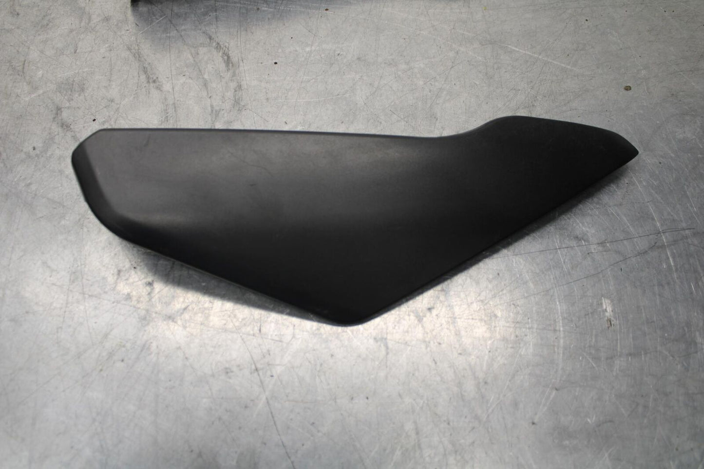04-05 SUZUKI GSXR750 RIGHT LEFT FRONT SIDE SEAT PANELS TRIMS COWLS BB81