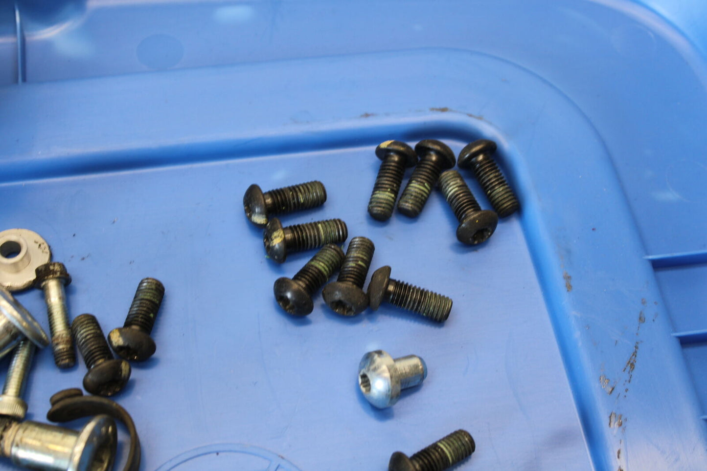 06-07 DUCATI MONSTER 695 MOUNTING BOLTS HARDWARE MOTOR SCREWS BB674