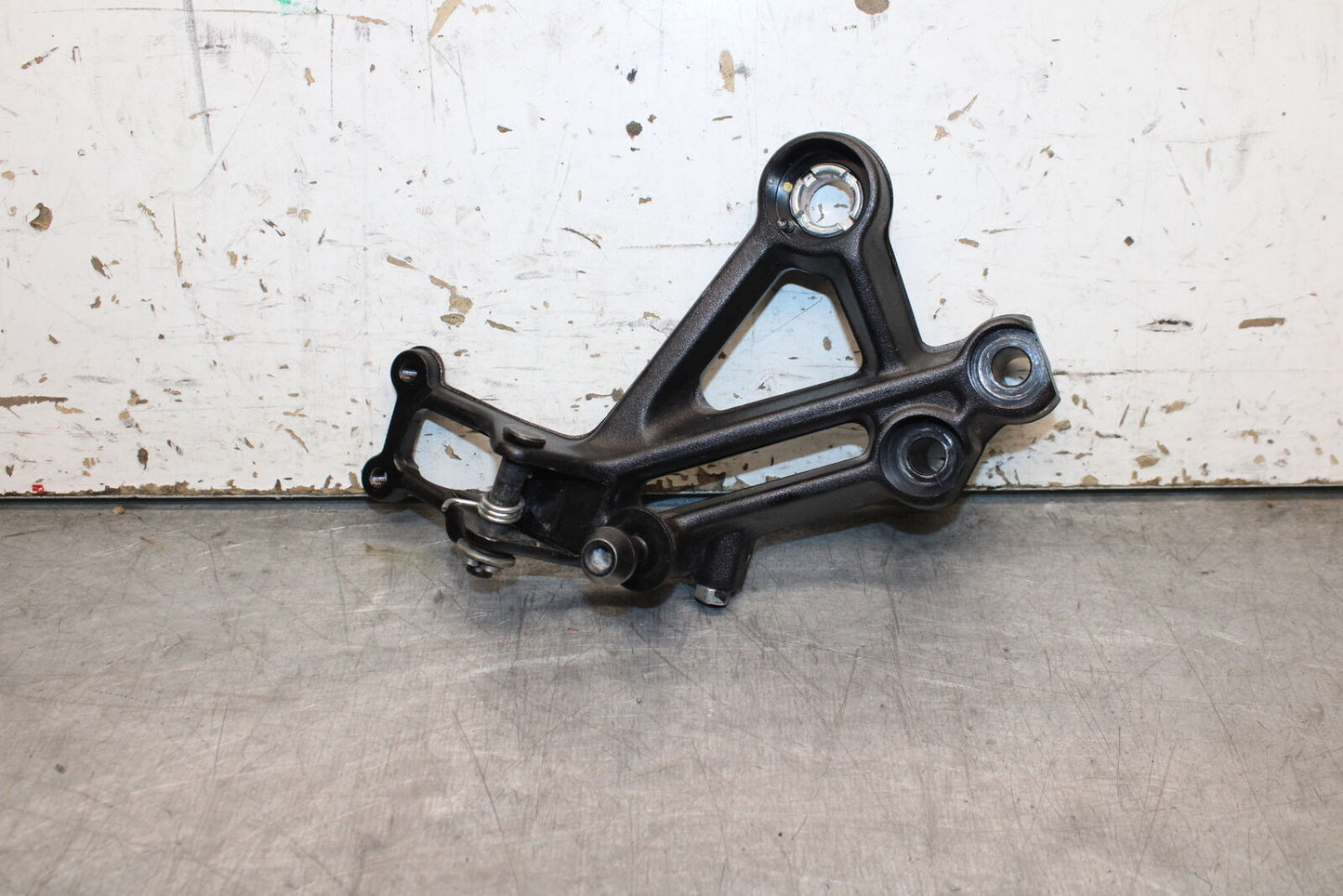 17-24 KTM 390 DUKE RIGHT REARSET REAR SET DRIVER FOOT PEG BRACKET MOUNT BB734