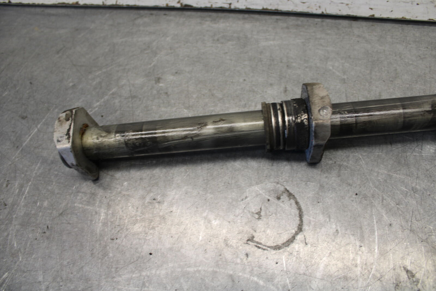 04 SUZUKI GSXR600 REAR AXLE BACK WHEEL RIM PIVOT BOLT AXEL 64711-33E10 BB676
