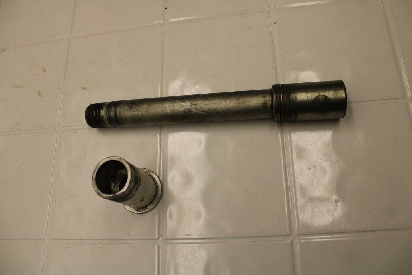 01-02 SUZUKI GSXR750 FRONT WHEEL RIM AXLE PIVOT BOLT BB402