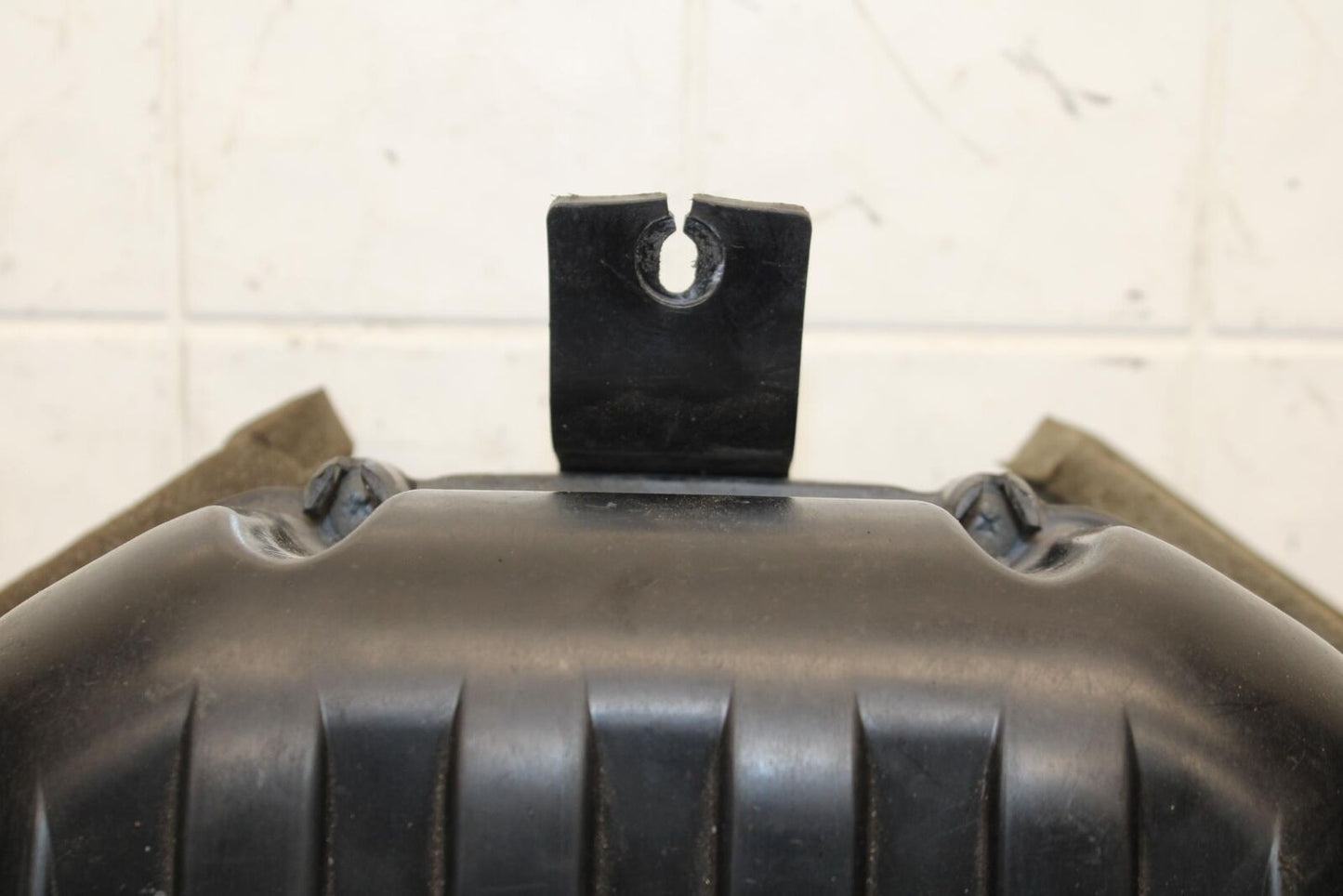 2001 Suzuki GSXR750 AIRBOX AIR INTAKE FILTER BOX 13700-35F00 BB553