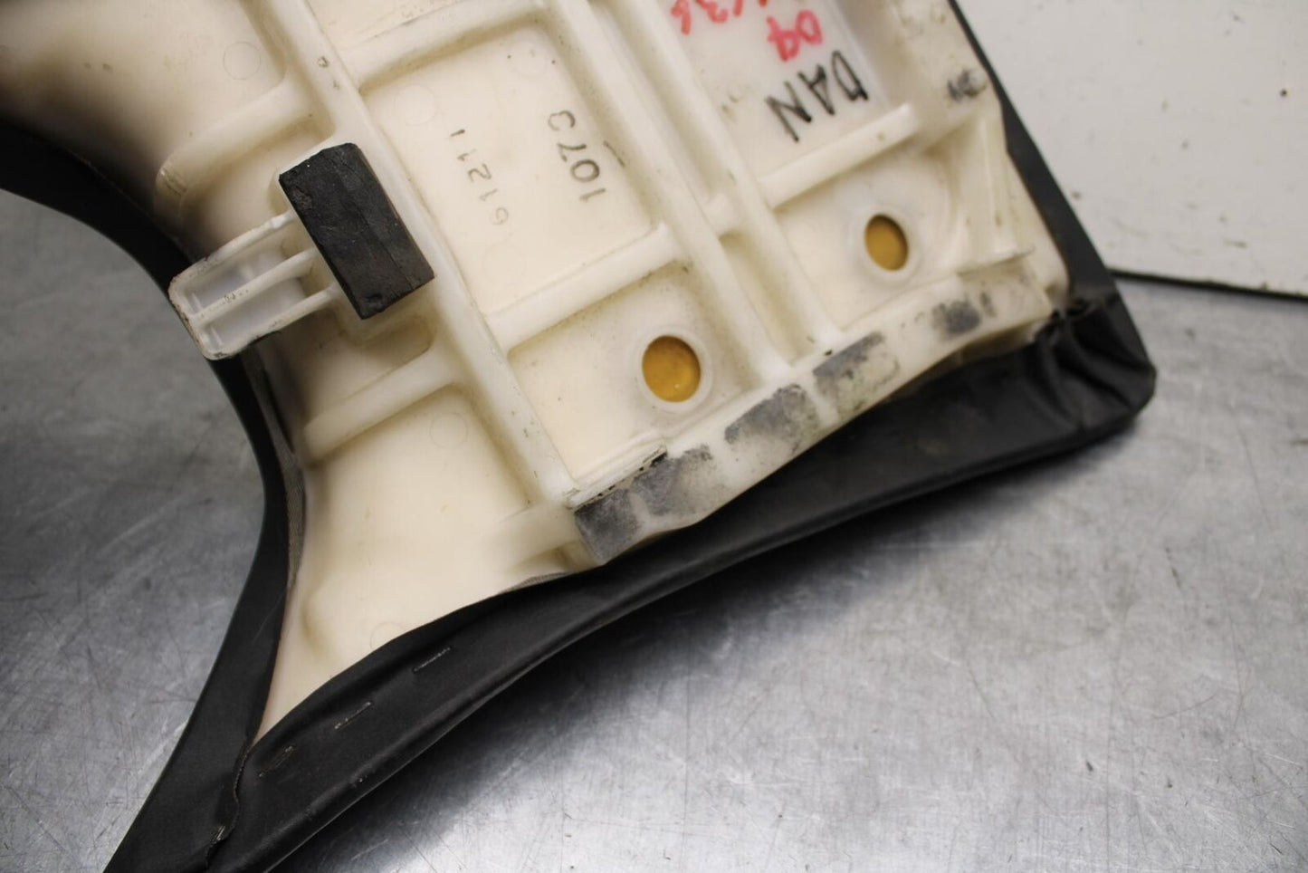 03-04 KAWASAKI NINJA ZX6R 636 FRONT DRIVERS SEAT PAD SADDLE PILLION BB622