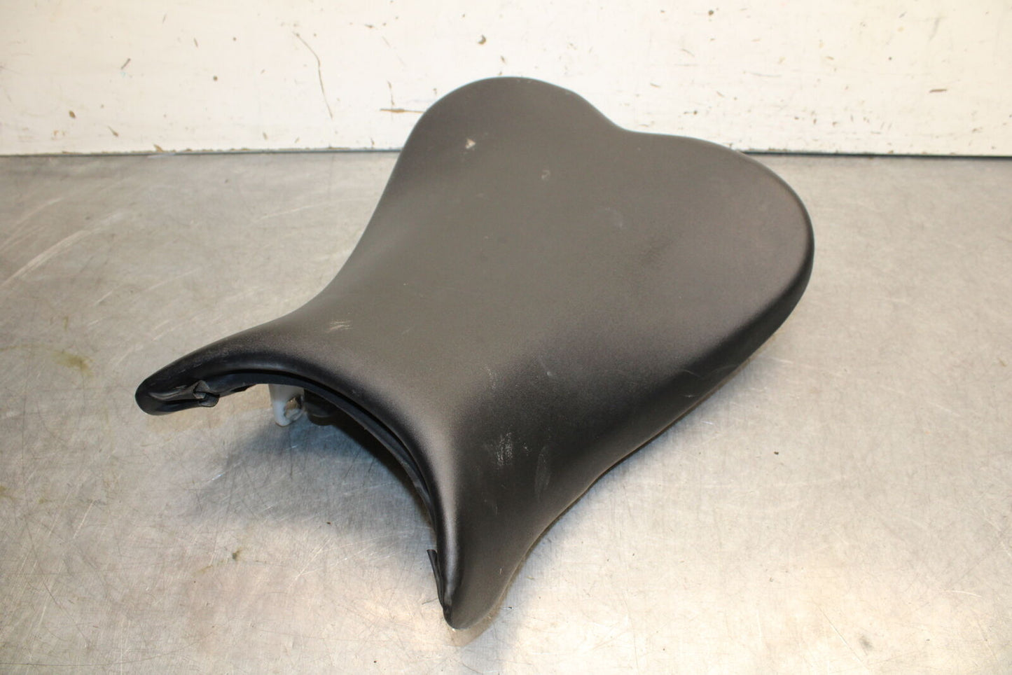 06-07 SUZUKI GSXR750 FRONT DRIVERS SEAT PAD SADDLE PILLION 45100-01H00-6BY BB670