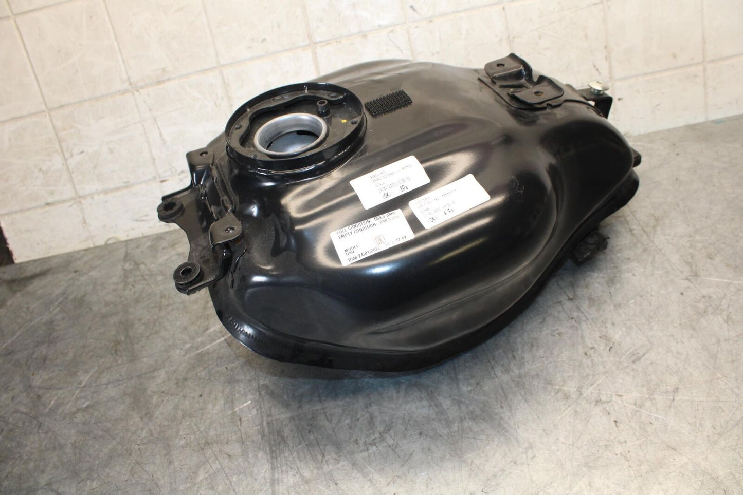 22-23 HUSQVARNA SVARTPILEN 401 GAS TANK FUEL CELL PETROL RESERVOIR BB541