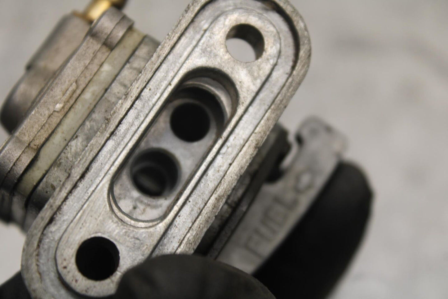 1985 Kawasaki Ninja 900R ZX900A FUEL GAS TANK PETCOCK SHUT ON OFF VALVE BB84