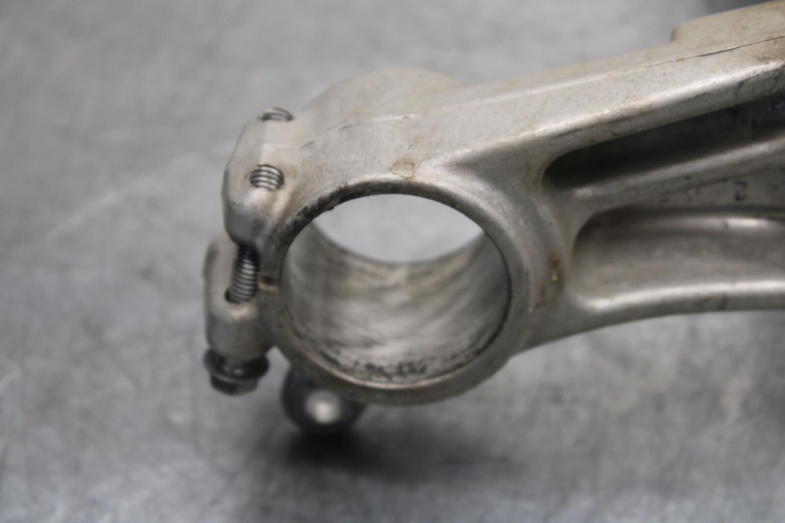 01-03 SUZUKI GSXR600 FRONT FORKS CLAMP LOWER TRIPLE TREE STEM 51410-39F00 BB633