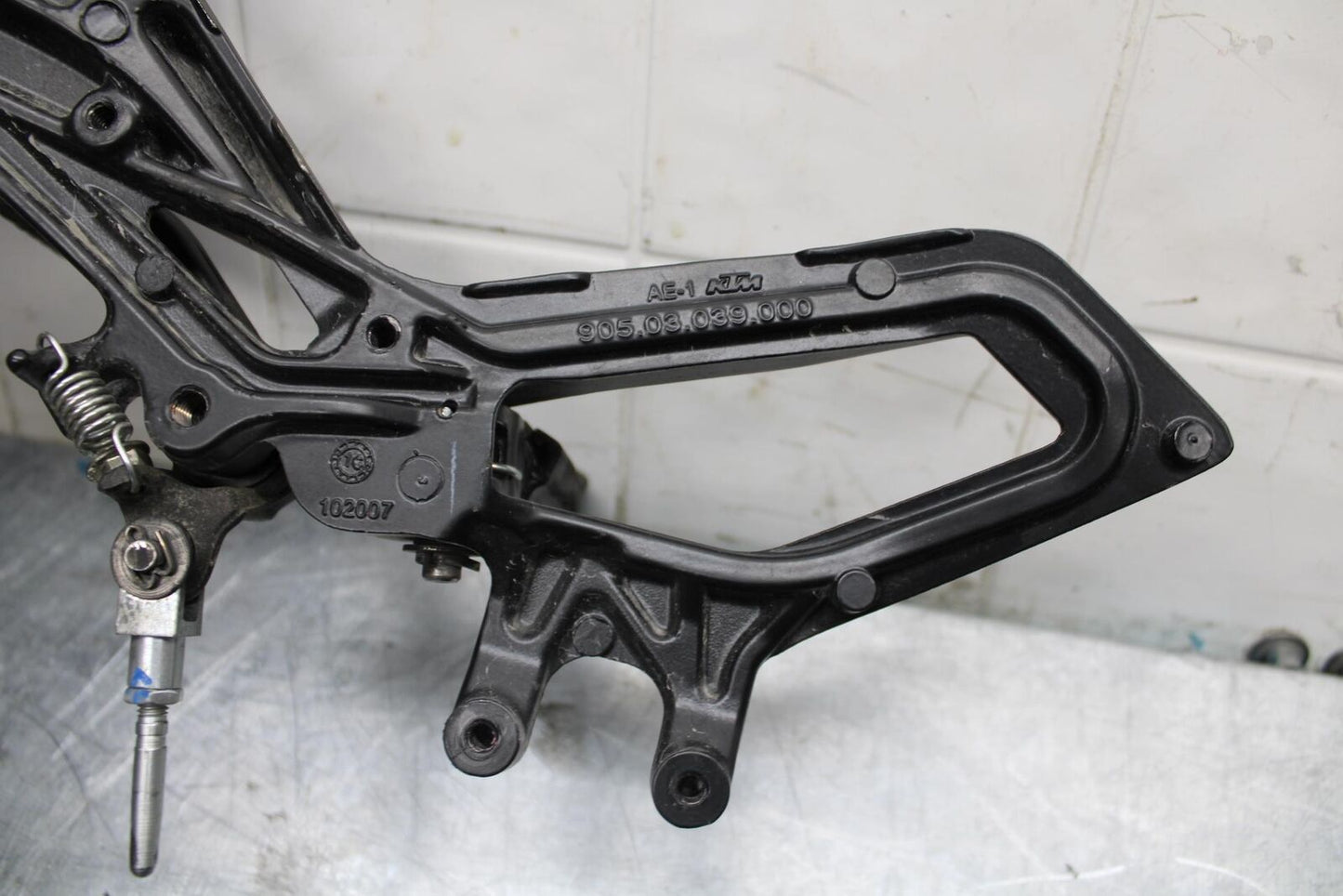 18 KTM RC 390 RIGHT REARSET REAR SET DRIVER FOOT PEG REST STOP BB442