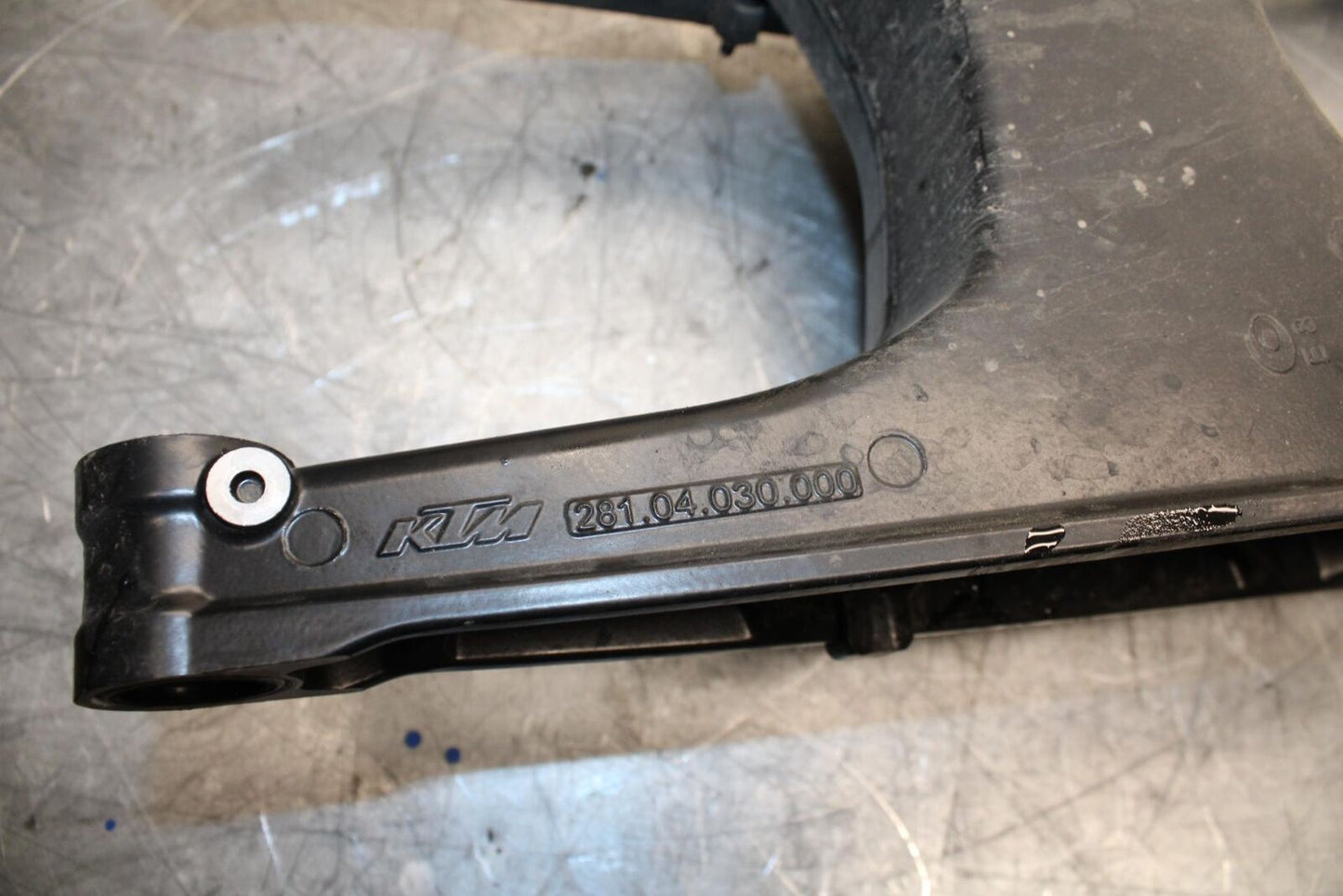 21 HUSQVARNA VITPILEN 401 REAR SWINGARM BACK SUSPENSION SWING ARM BB467