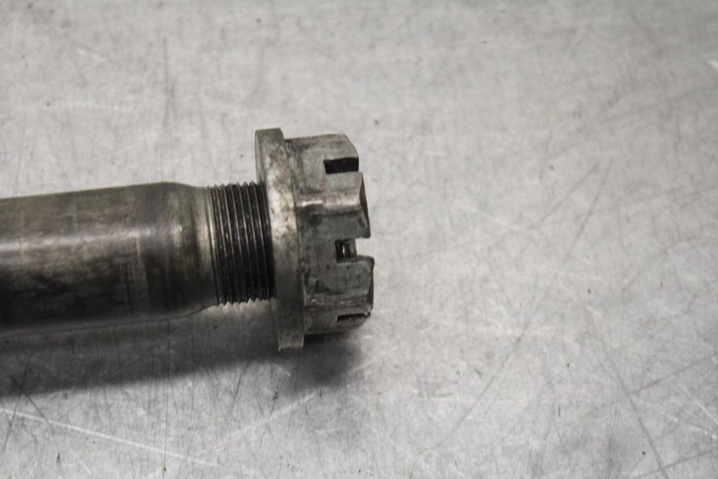 01-03 SUZUKI GSXR600 REAR AXLE BACK WHEEL RIM PIVOT BOLT AXEL 64711-33E10 BB639