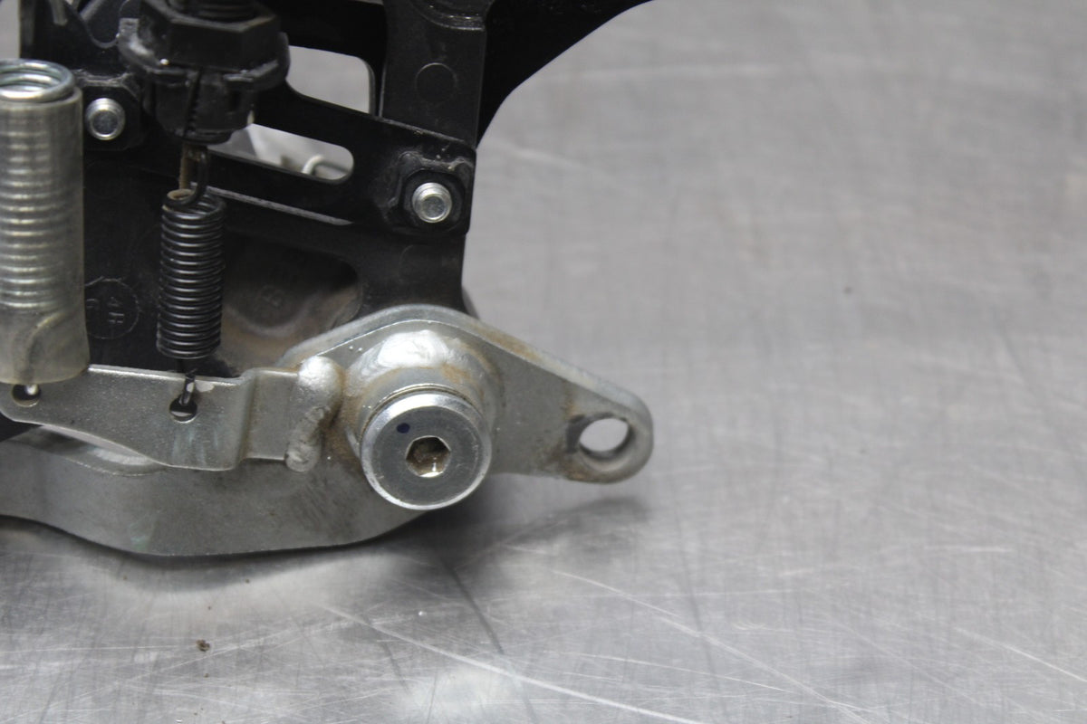 22-25 YAMAHA YZF R7 RIGHT REARSET REAR SET DRIVER FOOT PEG REST STOP BB850