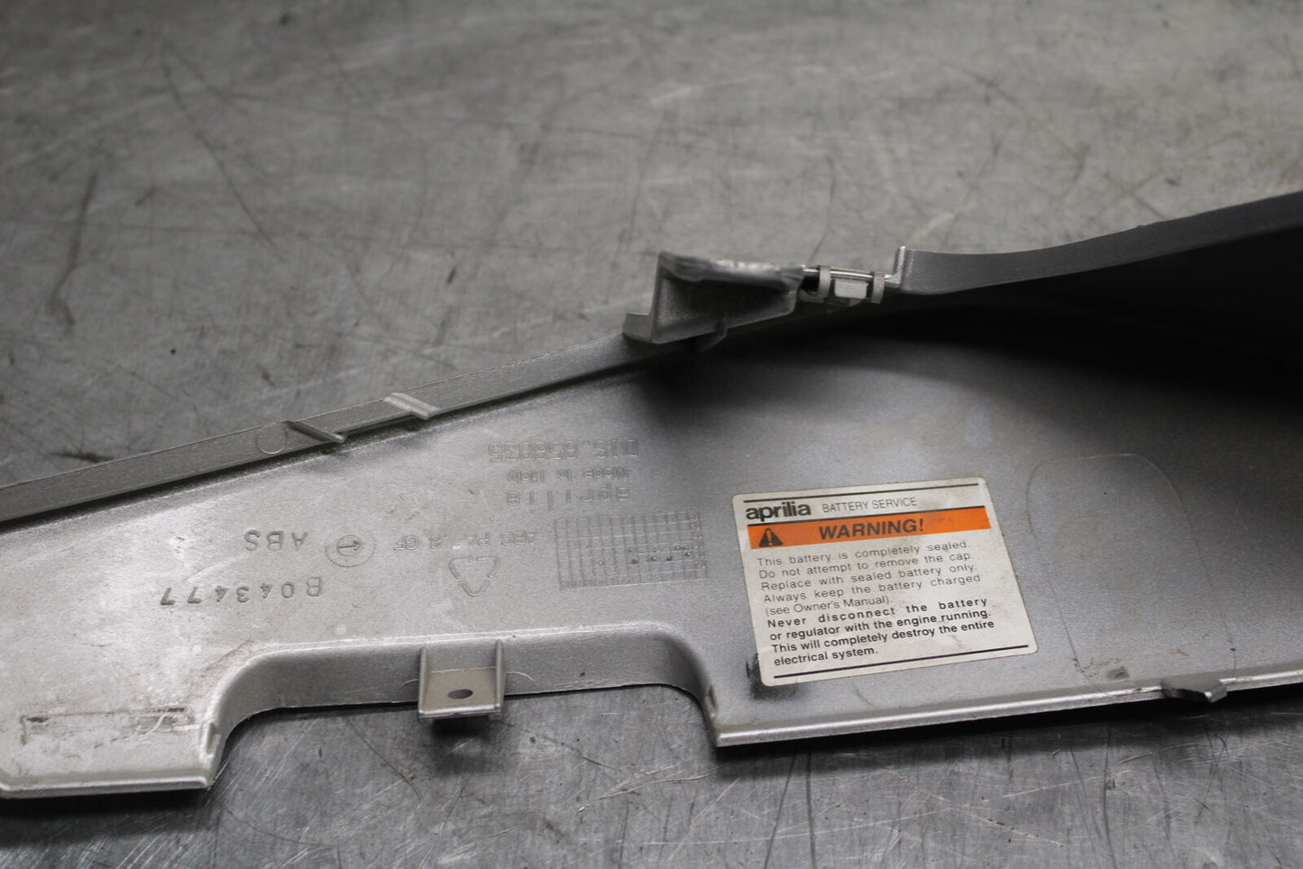 15-19 APRILIA RSV4 RF RIGHT REAR BACK TAIL FAIRING COWL SHROUD BB611