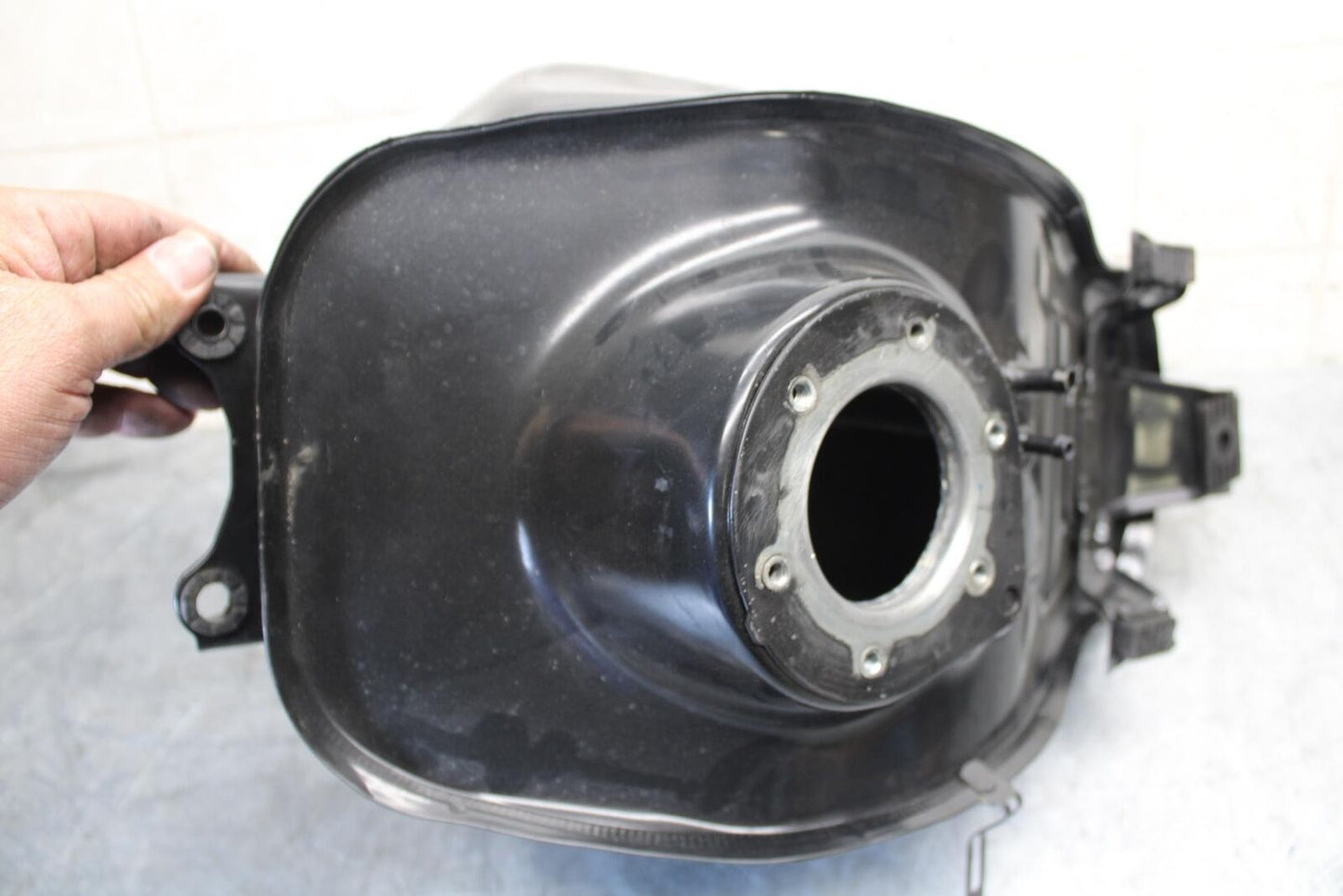22-23 HUSQVARNA SVARTPILEN 401 GAS TANK FUEL CELL PETROL RESERVOIR BB541