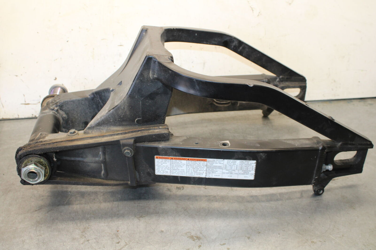 04 SUZUKI GSXR600 REAR SWINGARM BACK SUSPENSION SWING ARM 61000-29G00 BB676