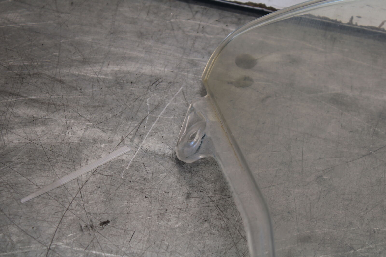 03-07 SUZUKI SV1000S FRONT WINDSHIELD WINDSCREEN  BB657