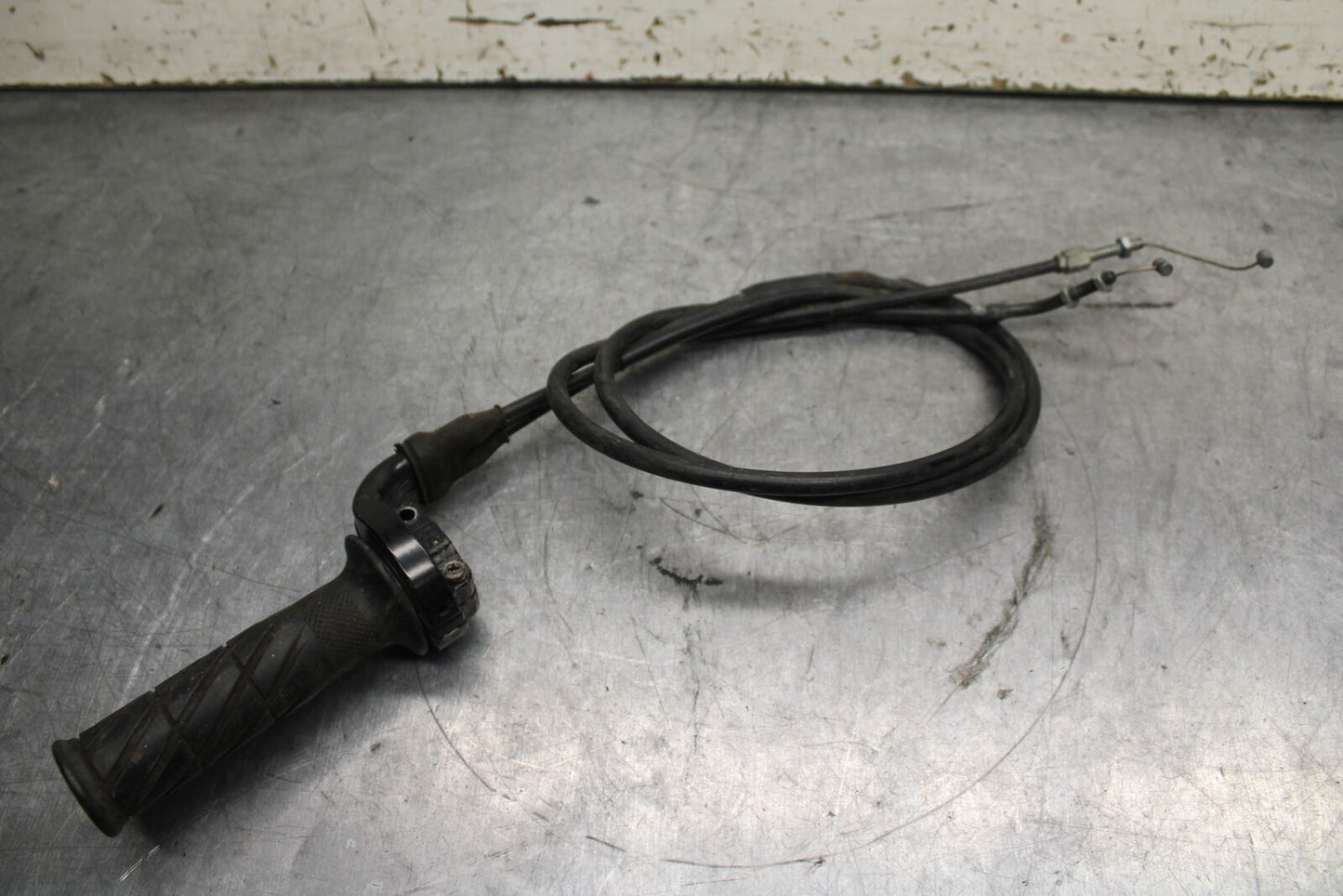 96-07 YAMAHA YZF600R THROTTLE CABLE LINE HOUSING GUIDE BB746