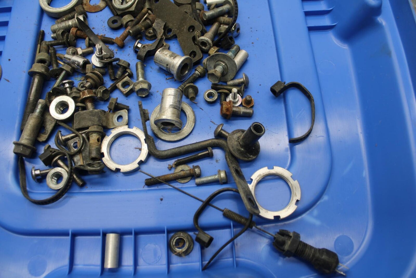 1997 Suzuki GSXR750 LEFT OVER MOUNTING BOLTS HARDWARE MOTOR SCREWS BB39