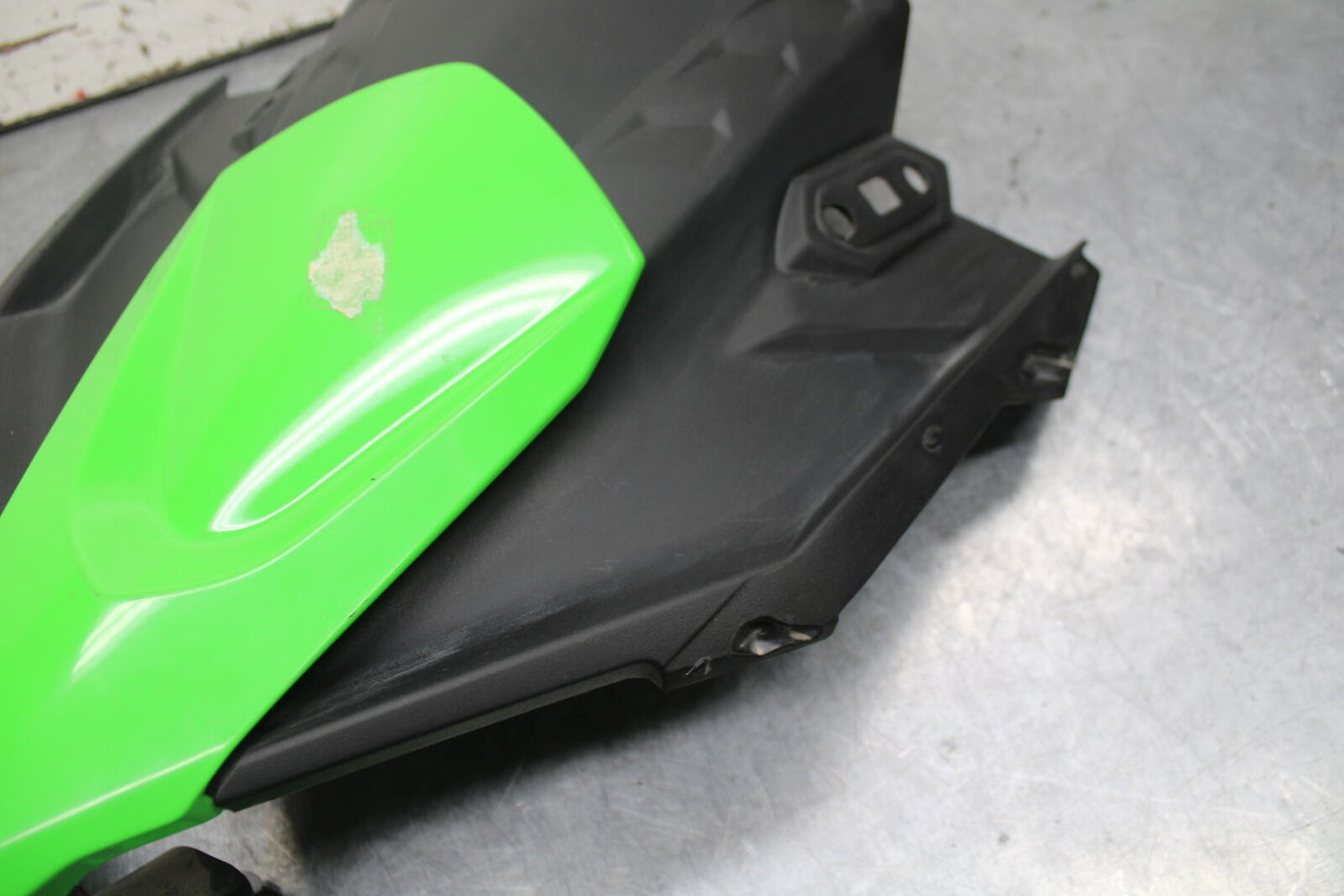 18-24 KAWASAKI NINJA 650 FRONT CENTER COWL FAIRING BB725