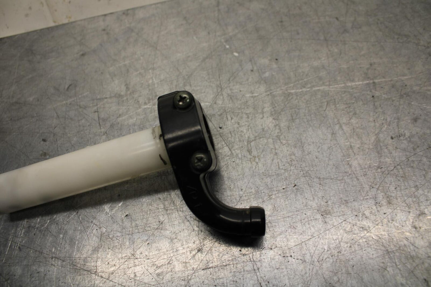 98-99 YAMAHA YZF R1 THROTTLE CABLE LINE HOUSING GUIDE 3XW-26281-01-00 BB74