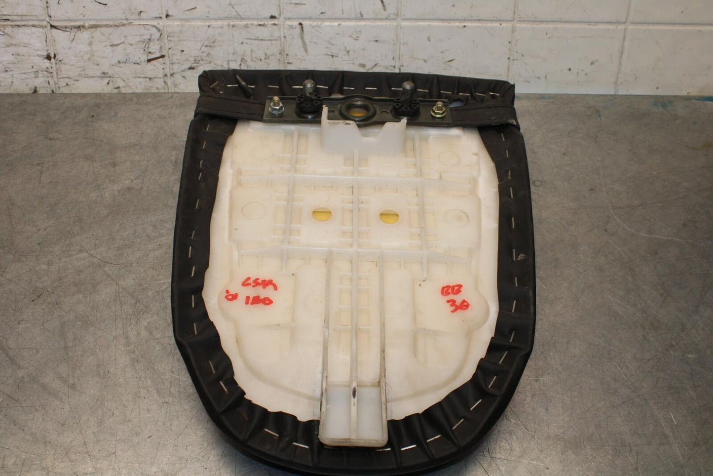 2001 Suzuki GSXR1000 REAR BACK PASSENGER TANDEM SEAT PAD SADDLE PILLION BB70